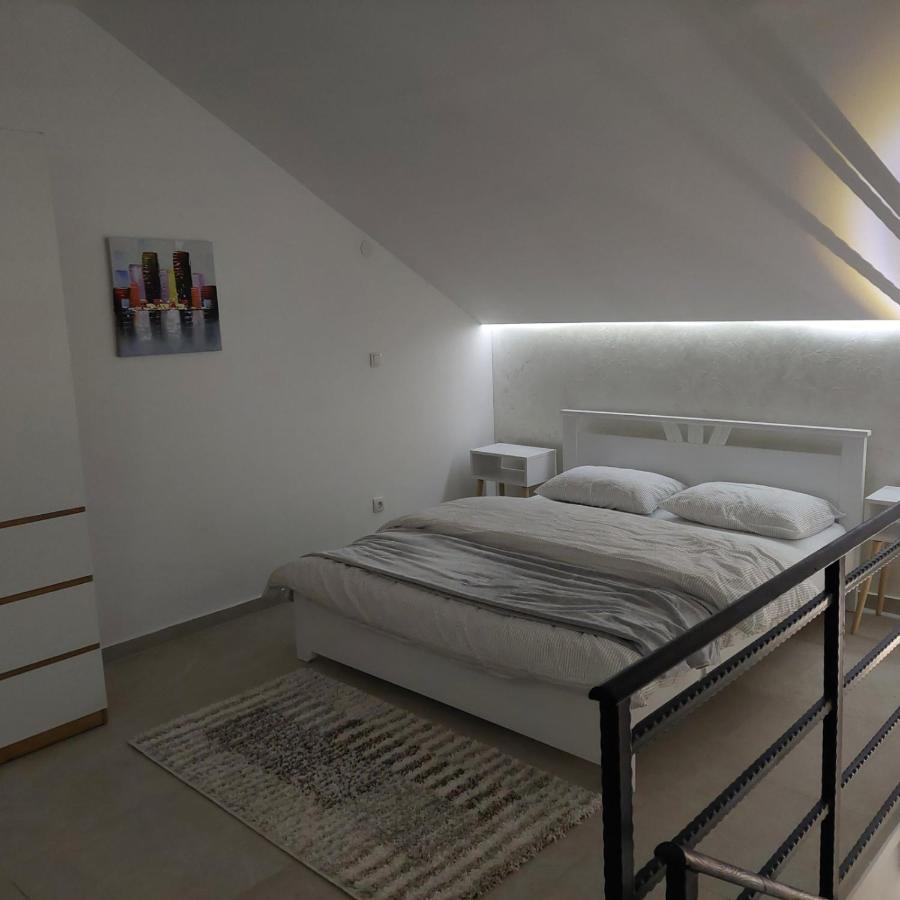 Apartman Lux Jelena Surčin Exterior foto